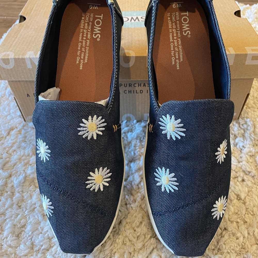 Toms Daisy Embroidered Denim Deconstructed Alpargata Size 9
